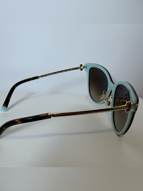 Tiffany & Co. Women\'s Brown Gradient Cat-Eye Sunglasses main image 3